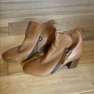 Anthropology Silent D Uriah Tan Leather Ankle Booties.  Western or BoHo chic.
